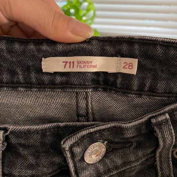 Black 711 Skinny Levi’s - Picture 5 of 6